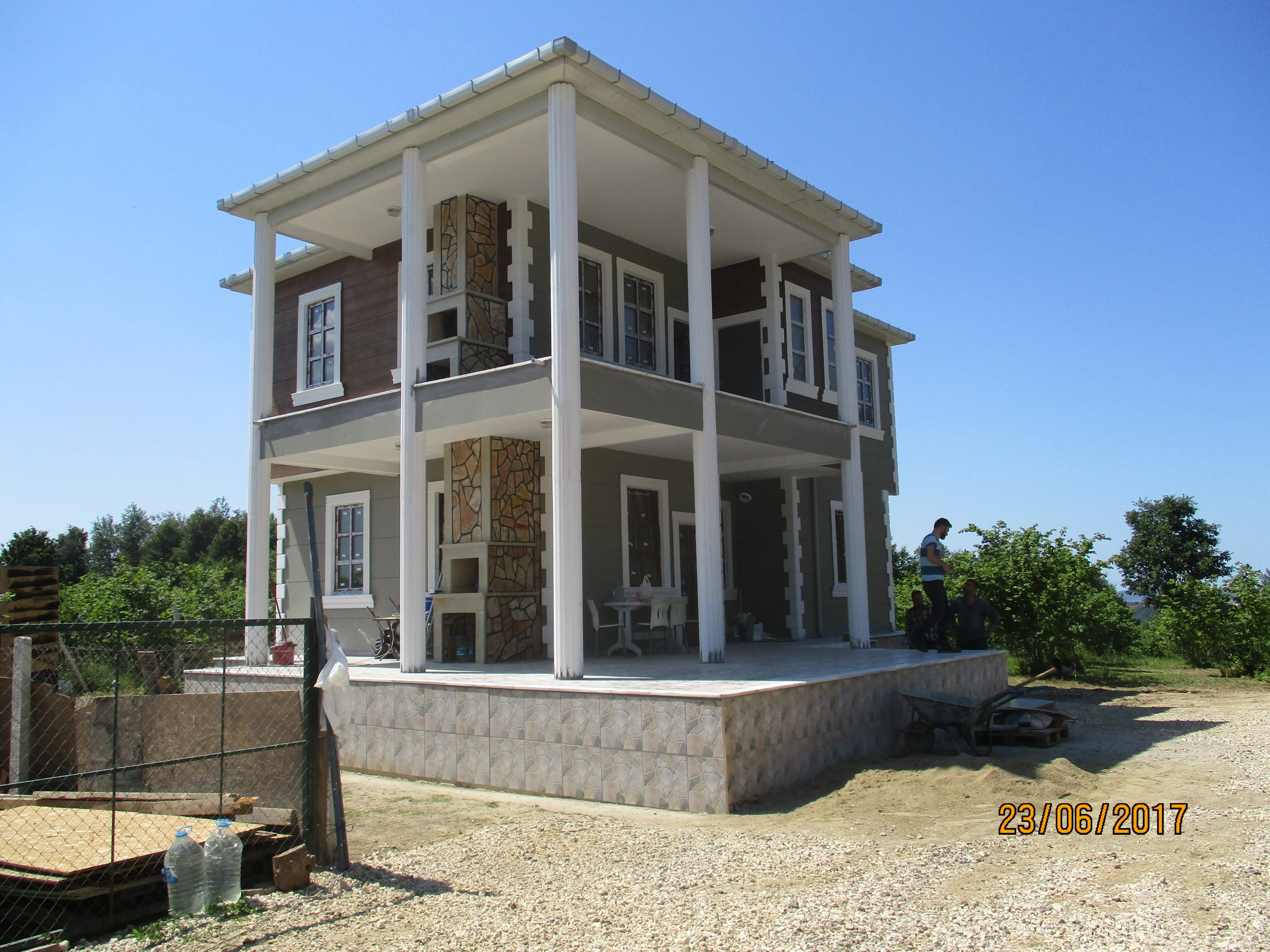 Bahçeli Çift katlı Prefabrik Ev